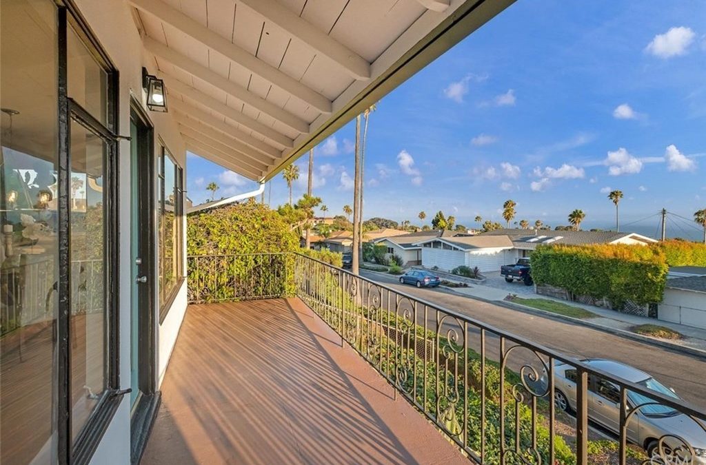 Home construction featuring a beautifully built balcony.