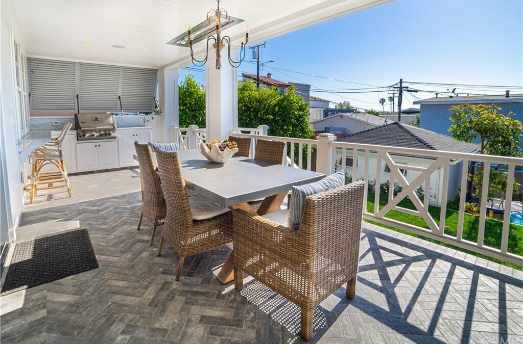 Housing market featuring a beautiful seating area on a large patio.