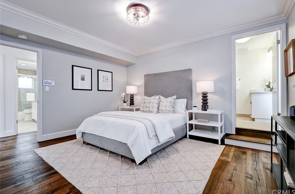 Master bedroom featuring a grey/white interior color scheme and cozy layout.